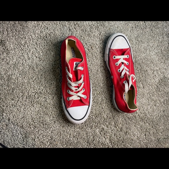 Red converse shoes - Picture 2 of 3